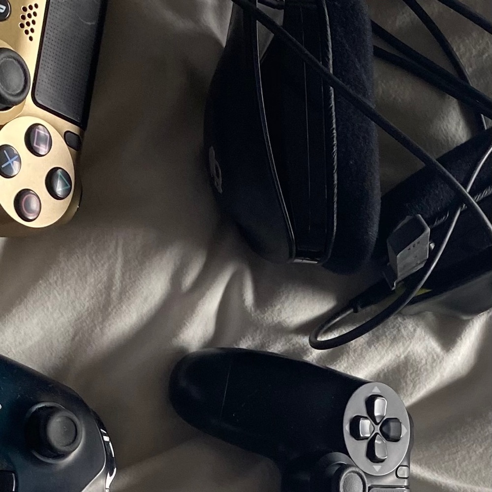 PS4 - Picture 4 of 13